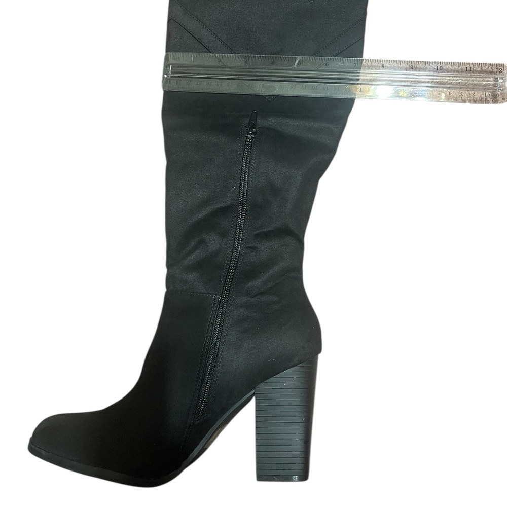 Elegant Black Knee-High Boots - Picture 10 of 10